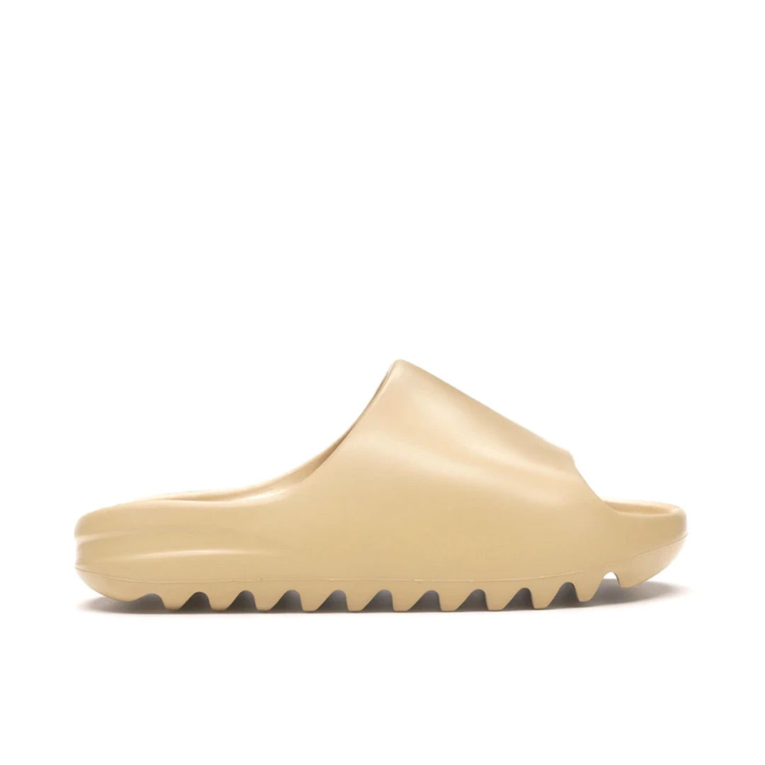 YEEZY SLIDES DESERT SAND