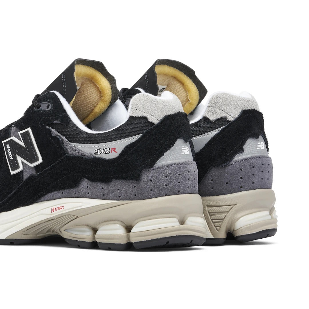 NEW BALANCE 2002R PROTECTION PACK BLACK GREY