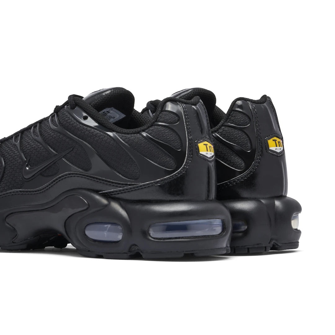 NIKE AIR MAX PLUS BLACK